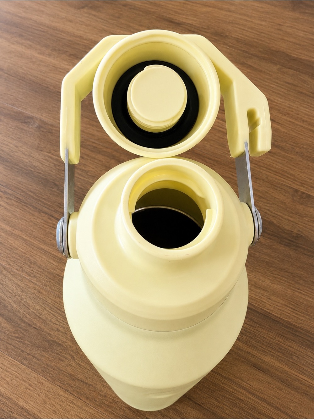 Stanley IceFlow AeroLight 50oz Water Bottle Fast Flow Lid vibrant Pomelo Yellow - Picture 4 of 6